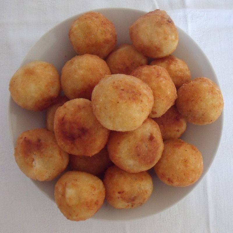 Pulung-pulung ubi – stuffed cassava and coconut balls